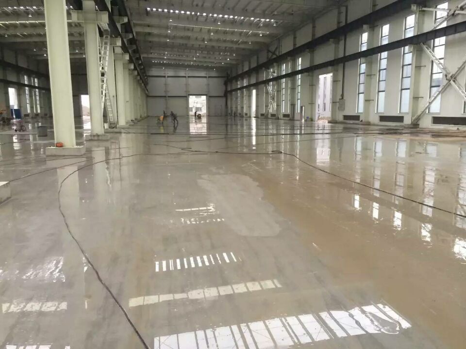 力石伯乐施工现场--轮胎机械车间地坪 力石伯乐施工现场--轮胎机械车间地坪