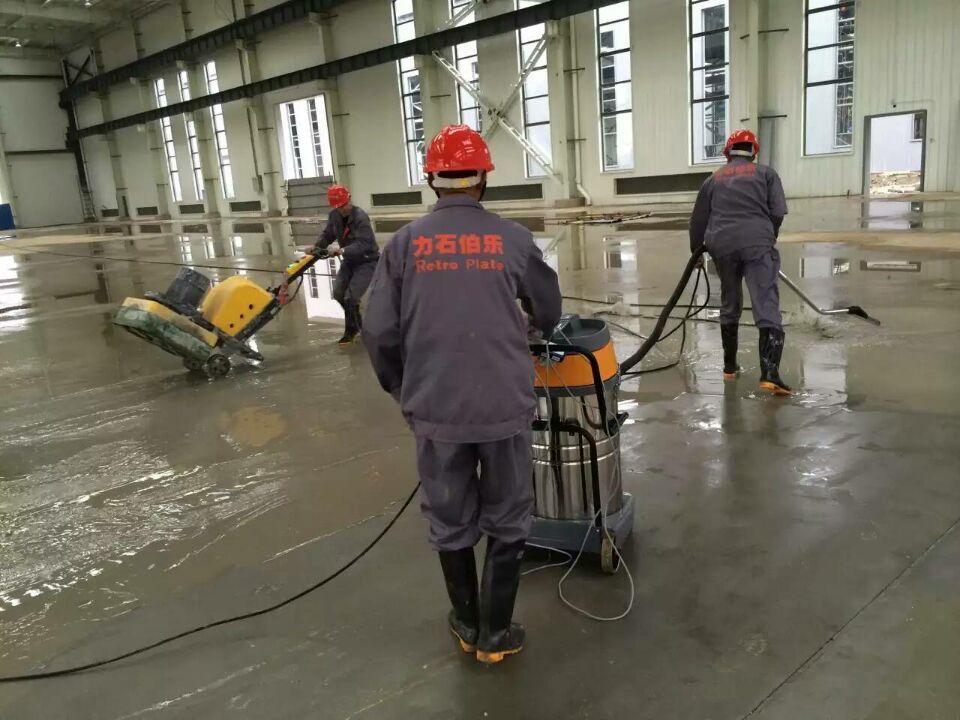 力石伯乐施工现场--轮胎机械车间地坪 力石伯乐施工现场--轮胎机械车间地坪